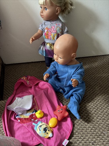 Baby born with sister - born,